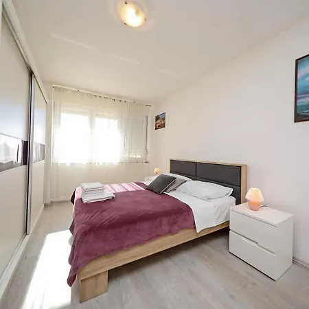 Luxury Penthouse Nela With Sea View アパート