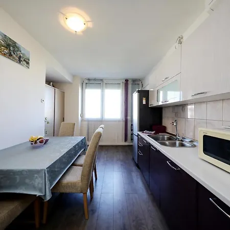アパート Luxury Penthouse Nela With Sea View ザダル